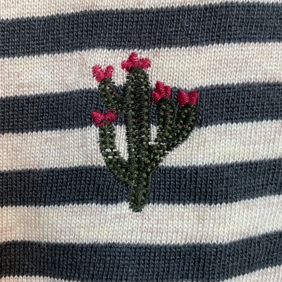 Ariat Women's green and cream Striped Sweater. Size medium. Cactus embroidery. - Picture 6 of 6